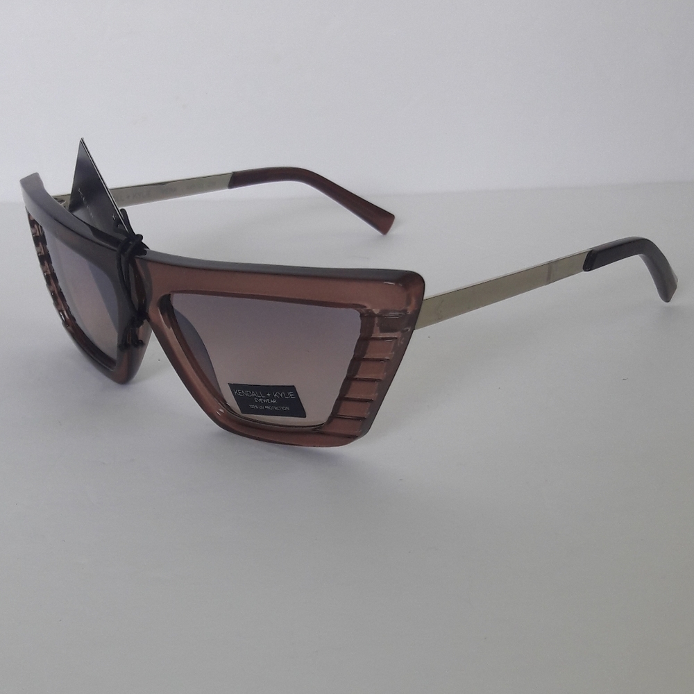 NWT KENDALL + KYLIE SUNGLASSES EYEWEAR ACCESSORY